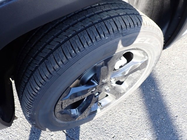 New 2025 Jeep Grand Cherokee Altitude image 9