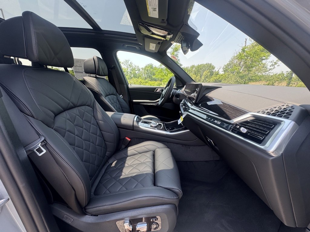 Used 2026 BMW X5 xDrive40i w/ M Sport Package image 23