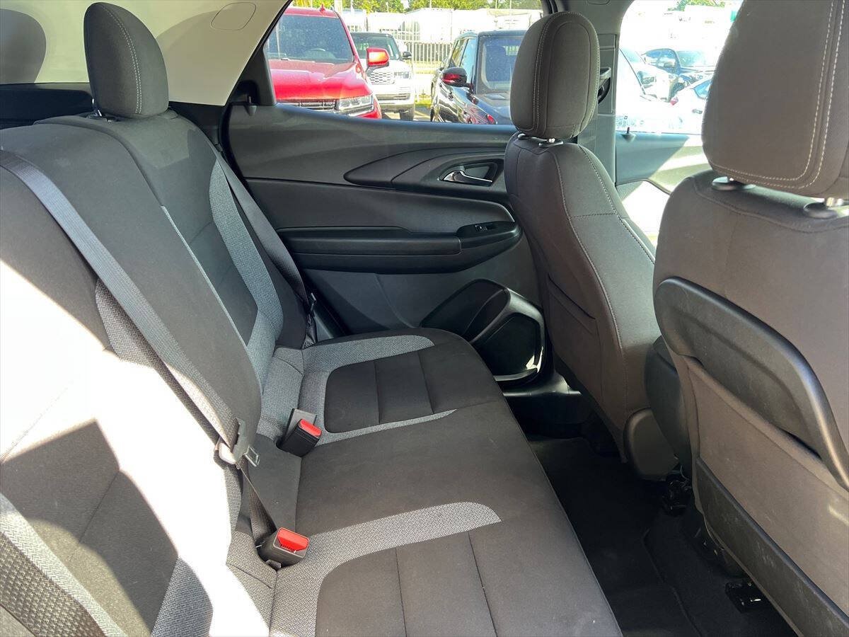 Used 2023 Chevrolet TrailBlazer LT w/ Convenience Package FWD image 9