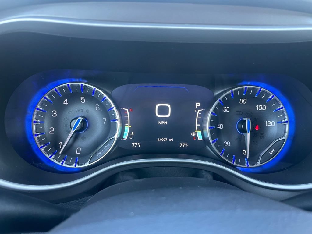 Used 2024 Chrysler Pacifica Touring-L FWD image 10