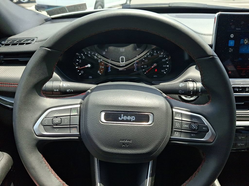 Used 2025 Jeep Compass Trailhawk AWD/4WD image 18