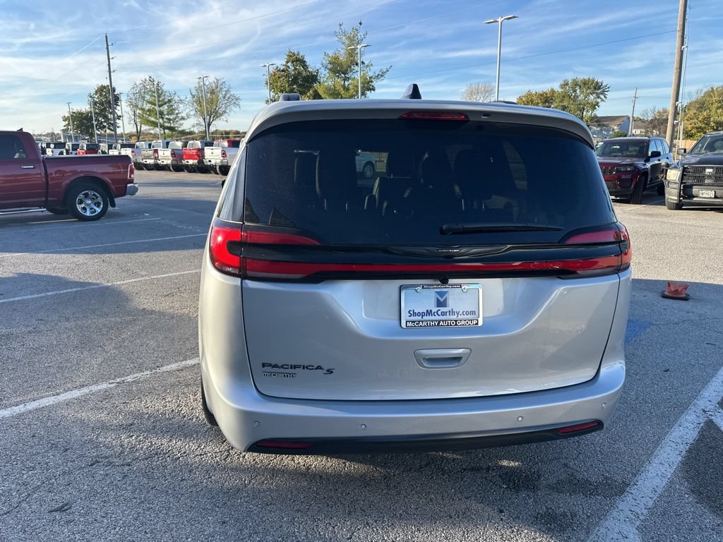 New 2026 Chrysler Pacifica Select FWD image 28