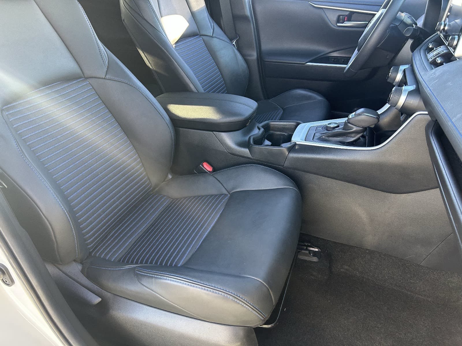 Used 2021 Toyota RAV4 XSE w/ XSE Grade Weather Package AWD/4WD image 13