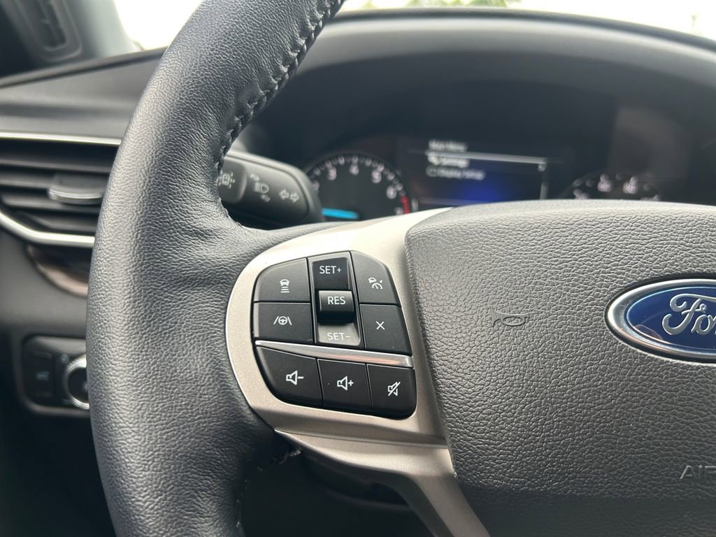 Used 2022 Ford Explorer Limited w/ Equipment Group 301A image 17