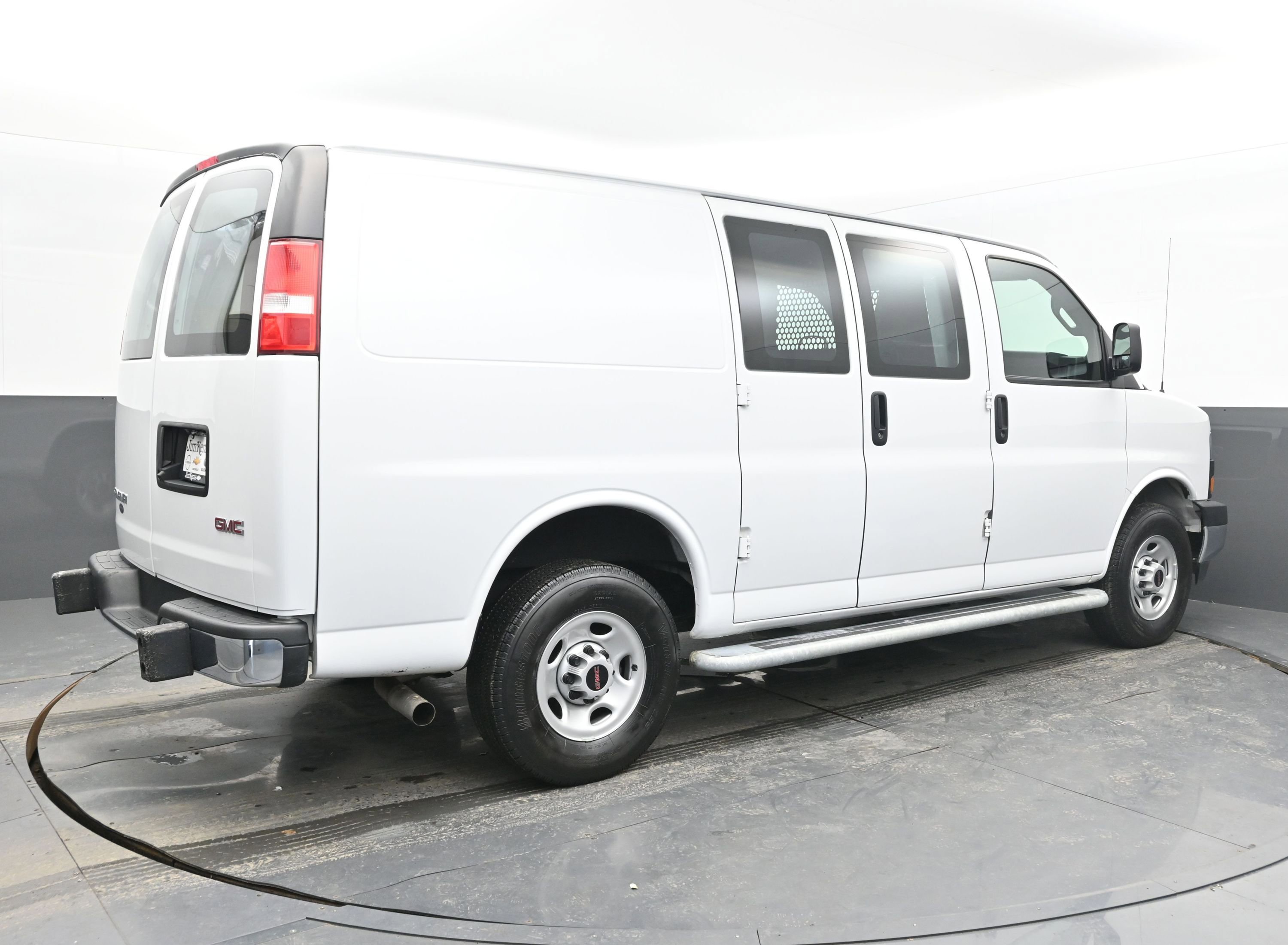 Used 2024 GMC Savana 2500 w/ Driver Convenience Package image 9