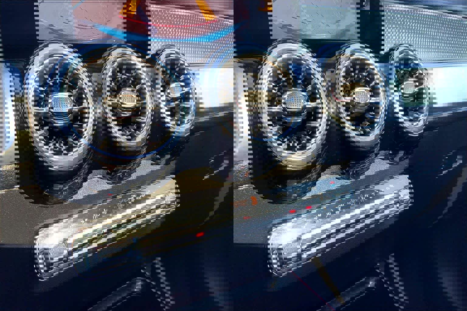 Used 2022 Mercedes-Benz GLB 250 4MATIC image 34