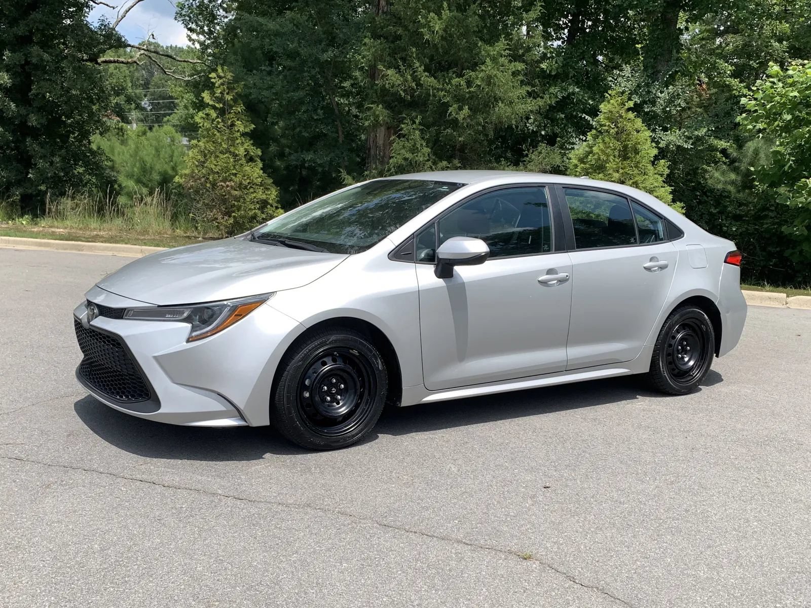 Used 2021 Toyota Corolla LE FWD image 3