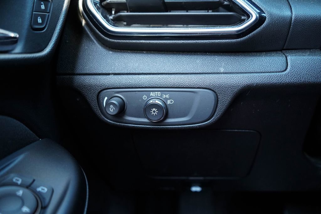 Used 2023 Chevrolet Bolt EUV LT image 25