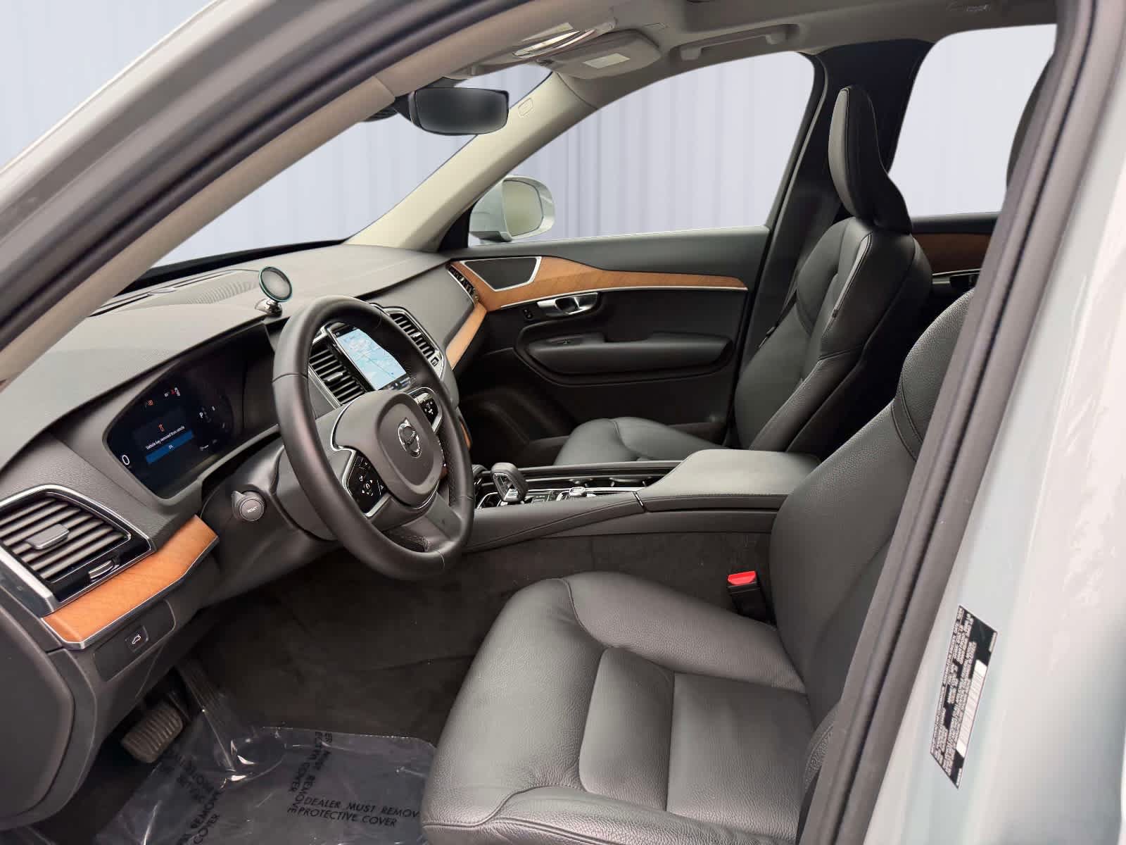 Used 2025 Volvo XC90 B6 Plus AWD/4WD image 16