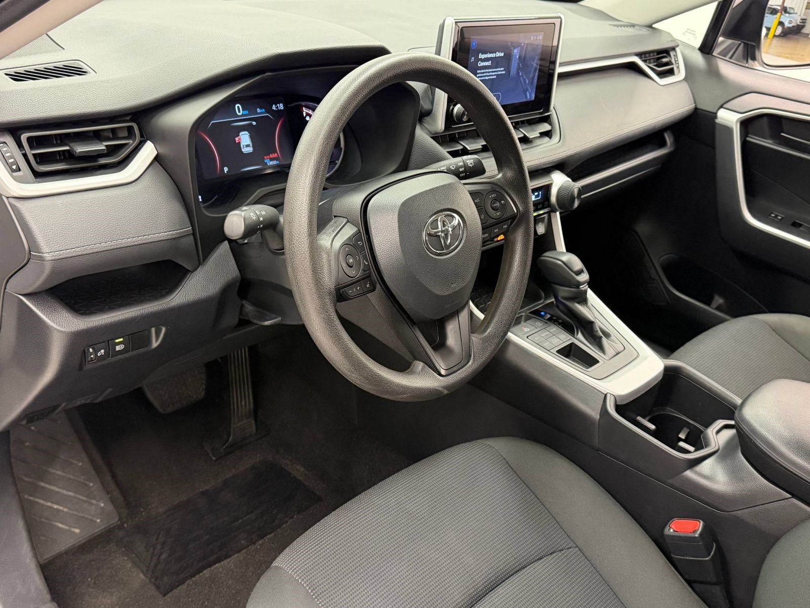 Used 2024 Toyota RAV4 LE AWD/4WD image 3