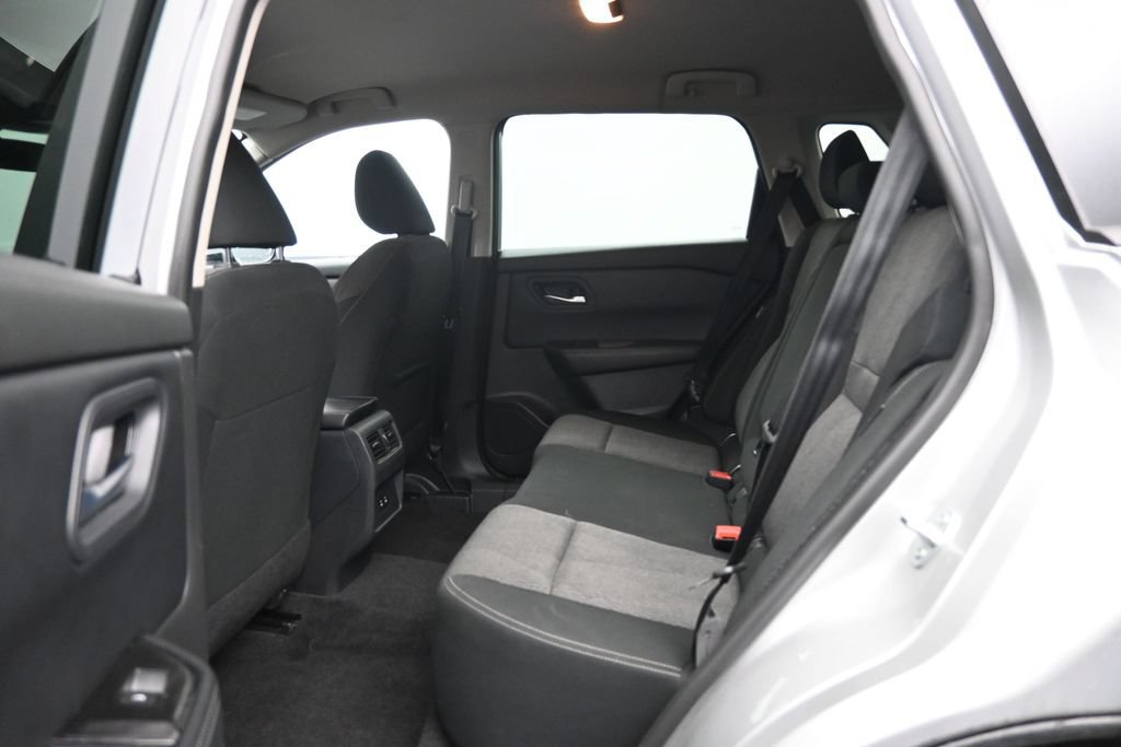 Used 2025 Nissan Rogue SV AWD/4WD image 26