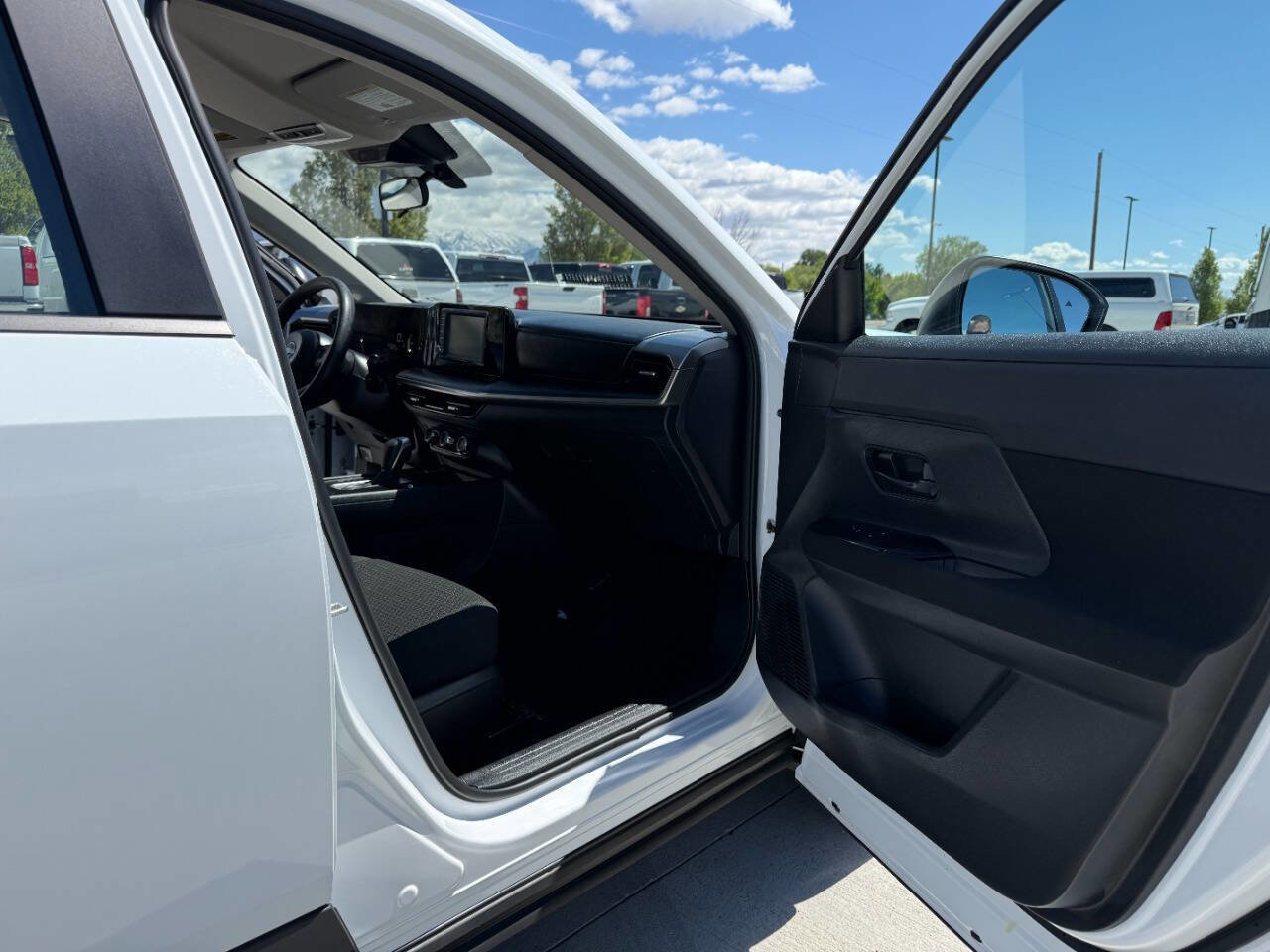 Used 2025 Nissan Kicks S image 22