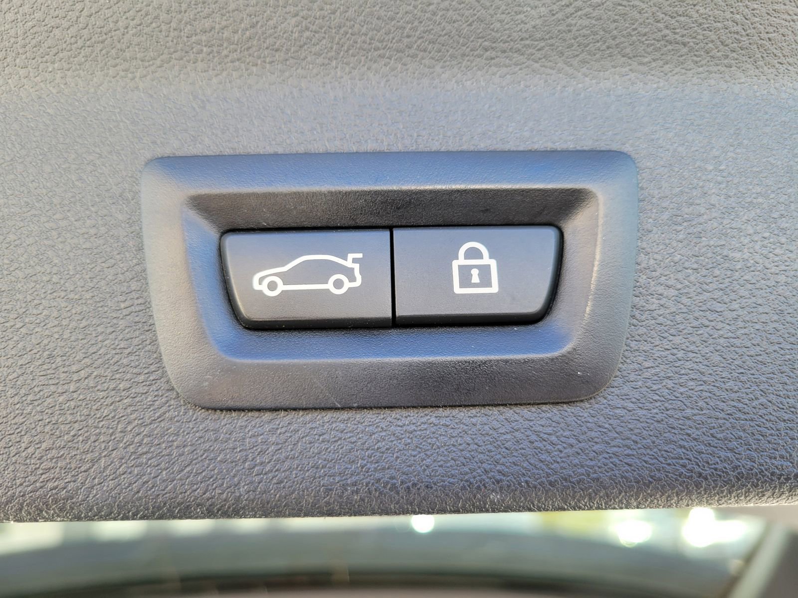 Used 2023 BMW X3 sDrive30i w/ M Sport Package image 11