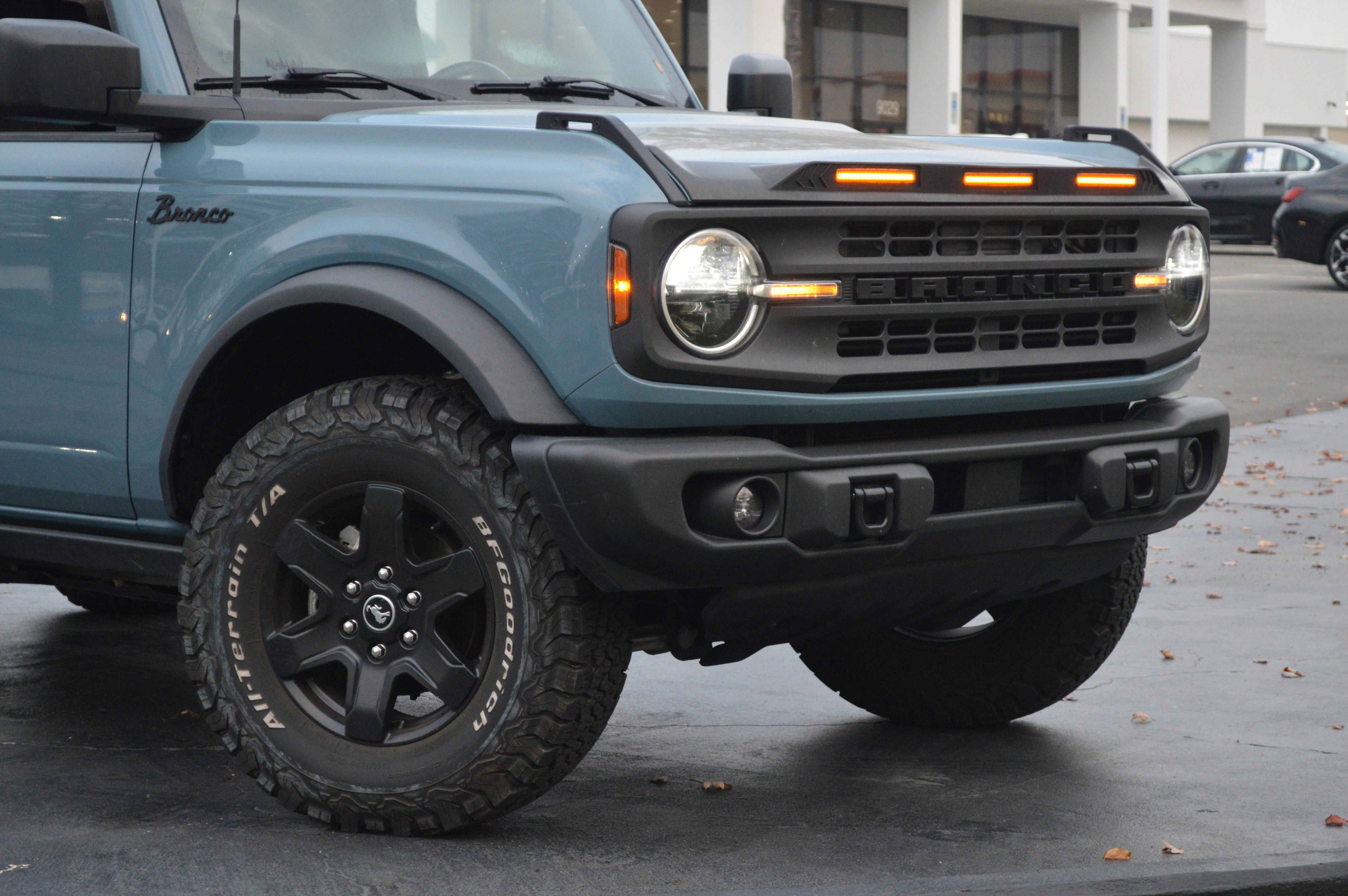 Used 2023 Ford Bronco Black Diamond image 2