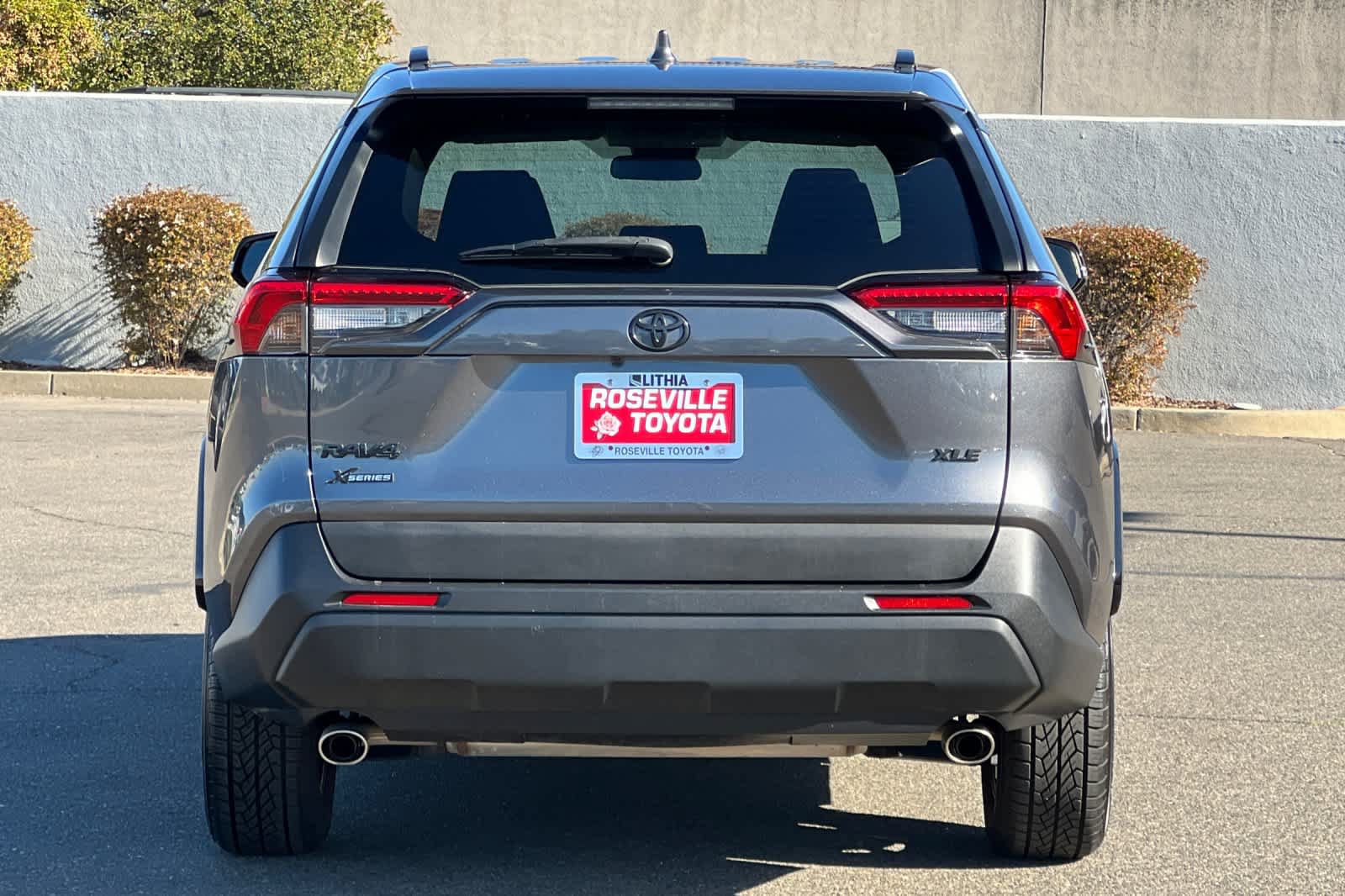 Used 2021 Toyota RAV4 XLE FWD image 8