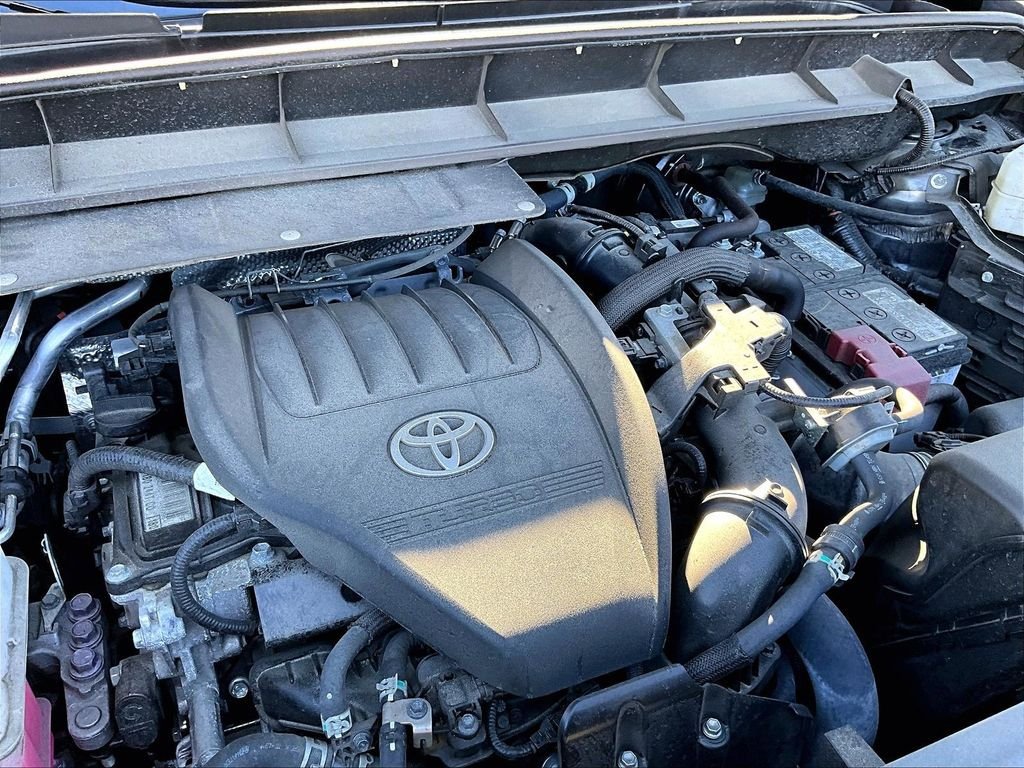 Used 2023 Toyota Highlander XLE AWD/4WD image 35