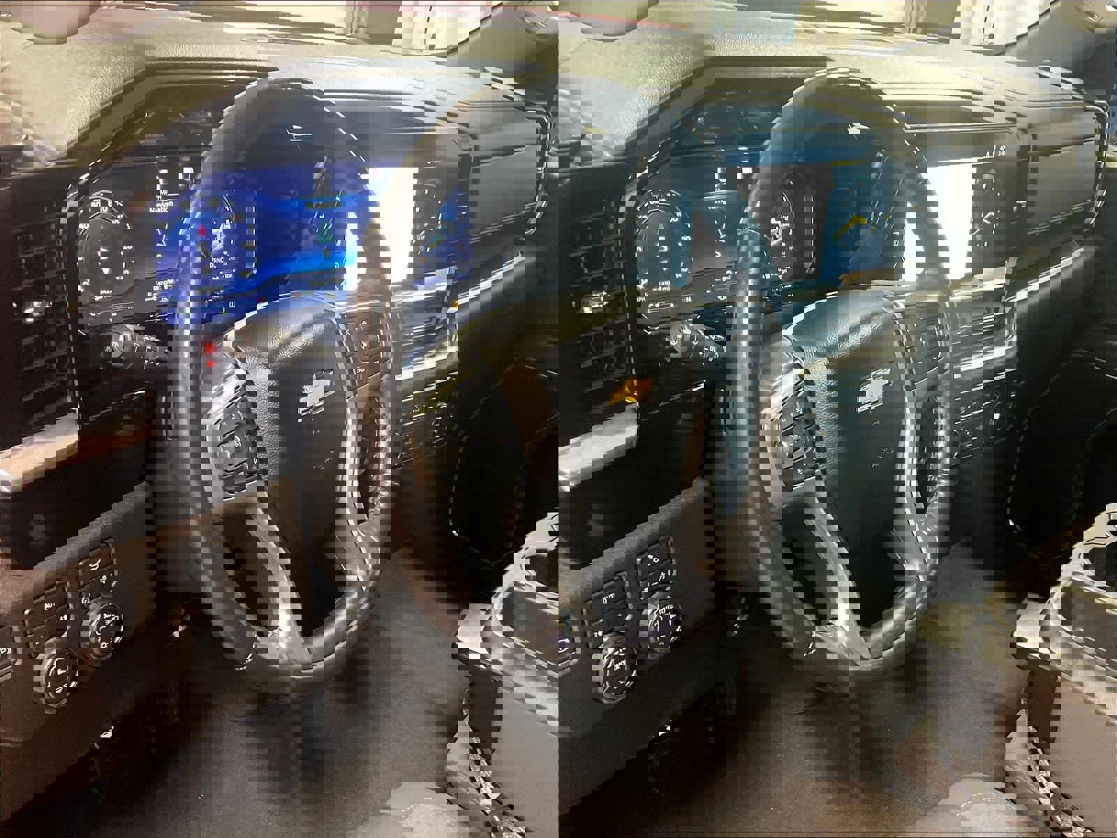 Used 2022 Chevrolet Silverado 1500 LT AWD/4WD image 8