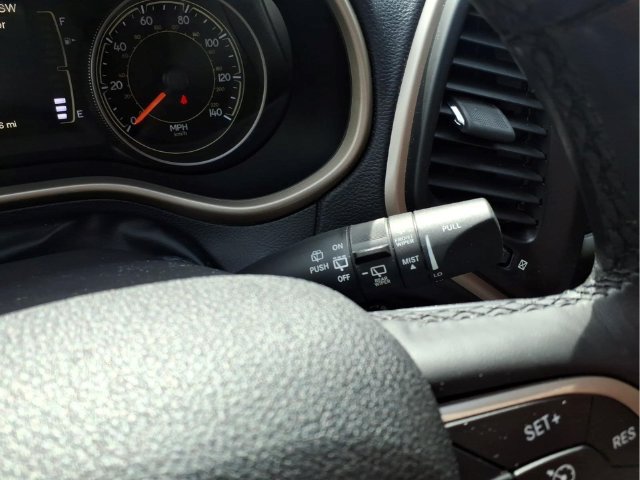 Used 2015 Jeep Cherokee Latitude w/ Cold Weather Group FWD image 27