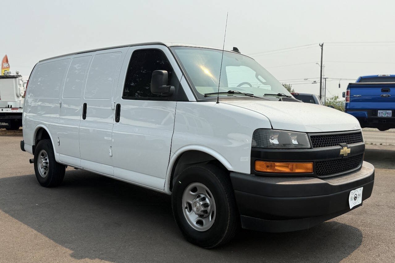 Used 2020 Chevrolet Express 2500 w/ Communications Package RWD image 2