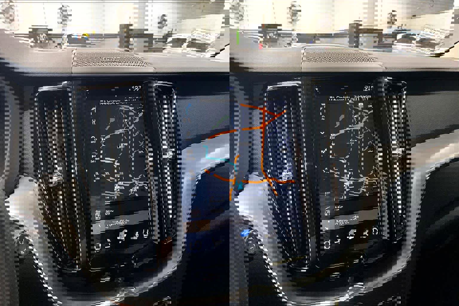 Used 2019 Volvo XC60 T8 Momentum w/ Advanced Package image 34