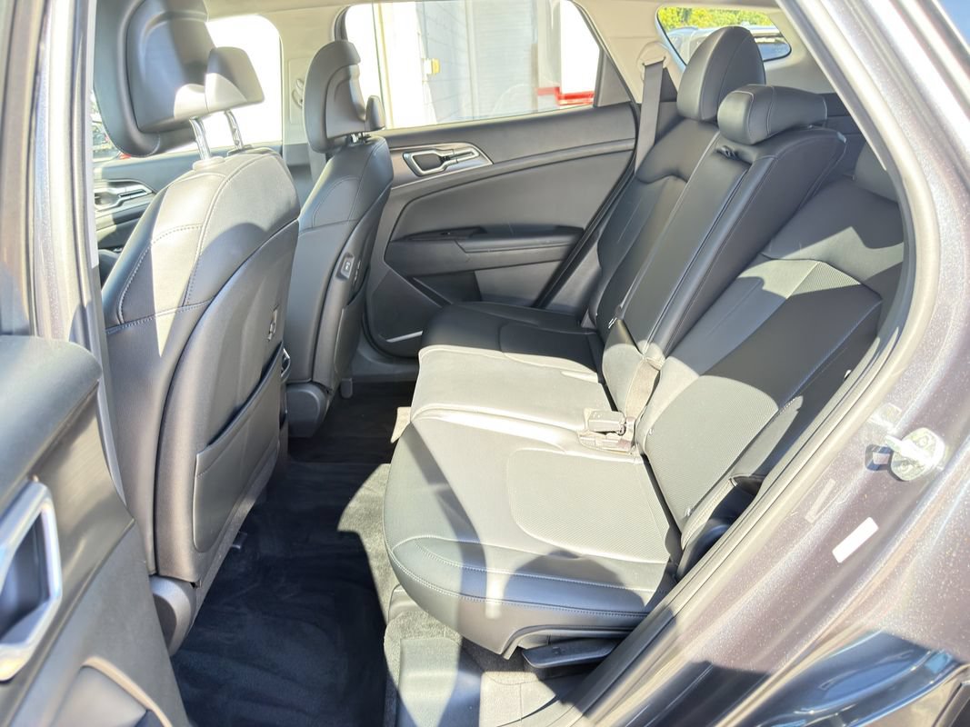 Used 2023 Kia Sportage EX FWD image 35