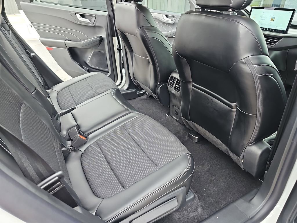 Used 2025 Ford Escape SE image 14