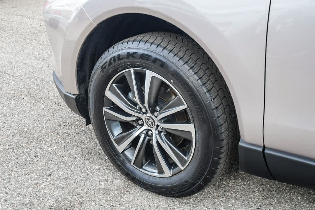 Certified 2024 Toyota Venza LE AWD/4WD image 11