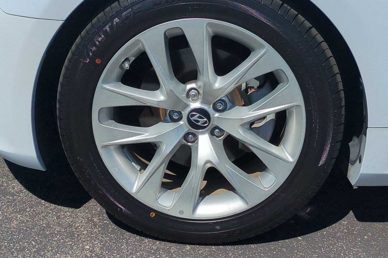 Used 2014 Hyundai Genesis 2.0T RWD image 26