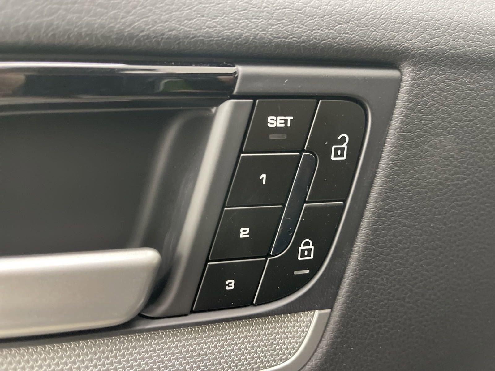 New 2025 Porsche Cayenne Coupe image 13