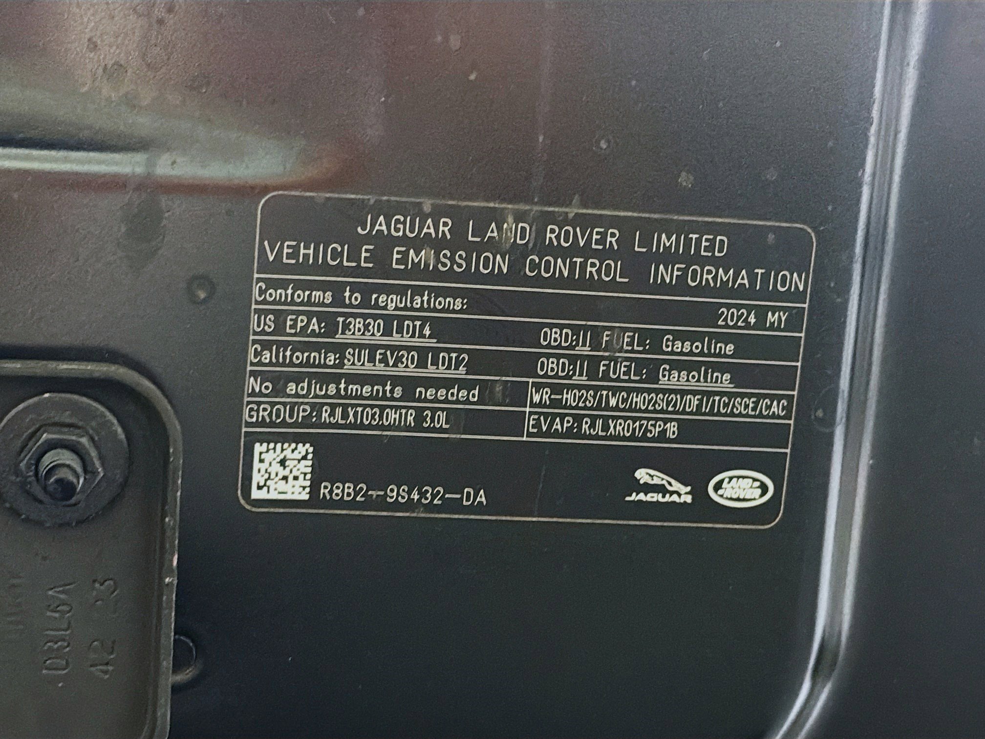 Used 2024 Land Rover Defender 110 X-Dynamic SE image 17