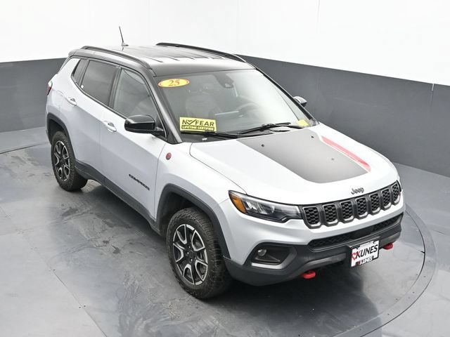 Used 2025 Jeep Compass Trailhawk AWD/4WD image 37