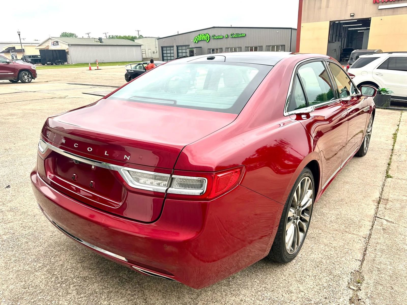 Used 2017 Lincoln Continental Select FWD image 7