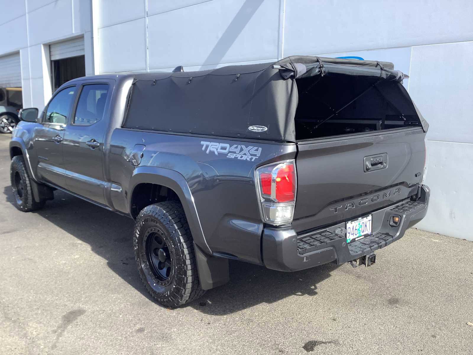 Used 2022 Toyota Tacoma TRD Sport w/ Technology Package image 4