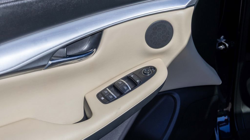 Used 2020 INFINITI QX50 Luxe w/ Navigation Package image 16