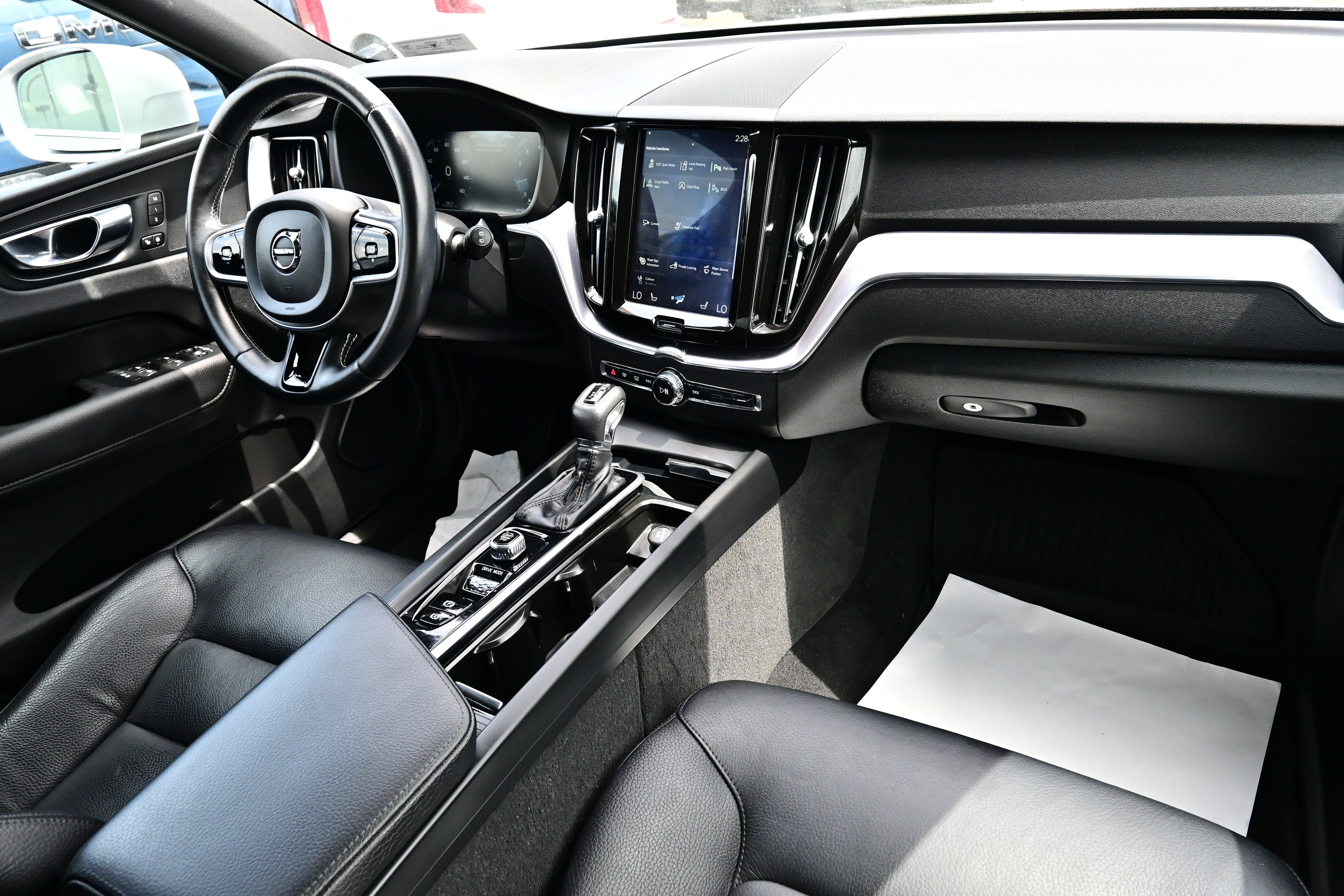 Used 2020 Volvo XC60 T6 Momentum w/ Protection Package AWD/4WD image 20