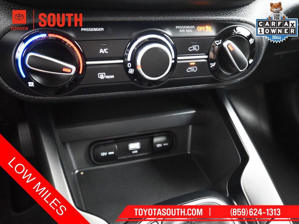 Used 2025 Kia Soul LX w/ LX Technology Package FWD image 16