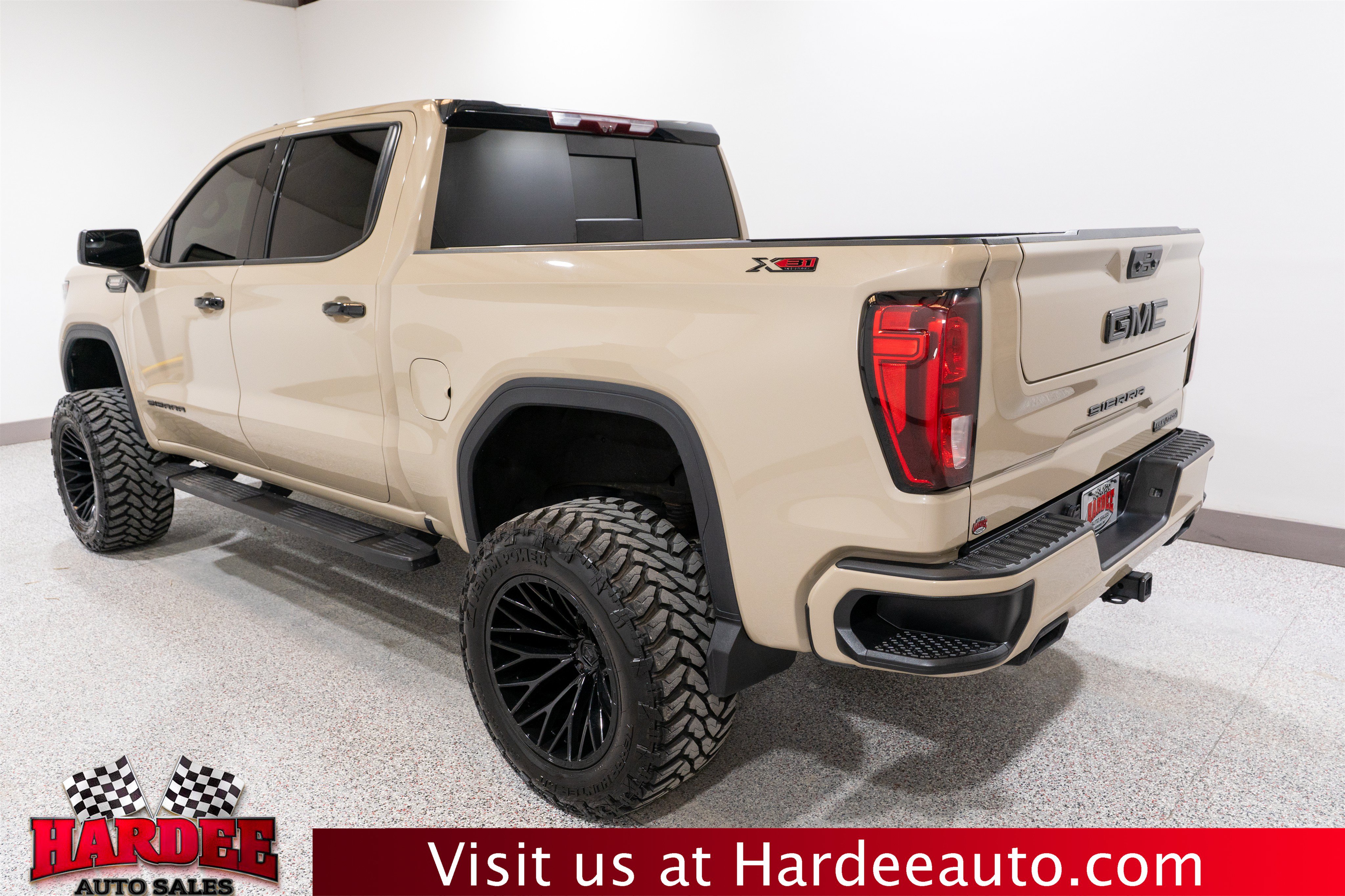 Used 2023 GMC Sierra 1500 Elevation w/ Preferred Package AWD/4WD image 3