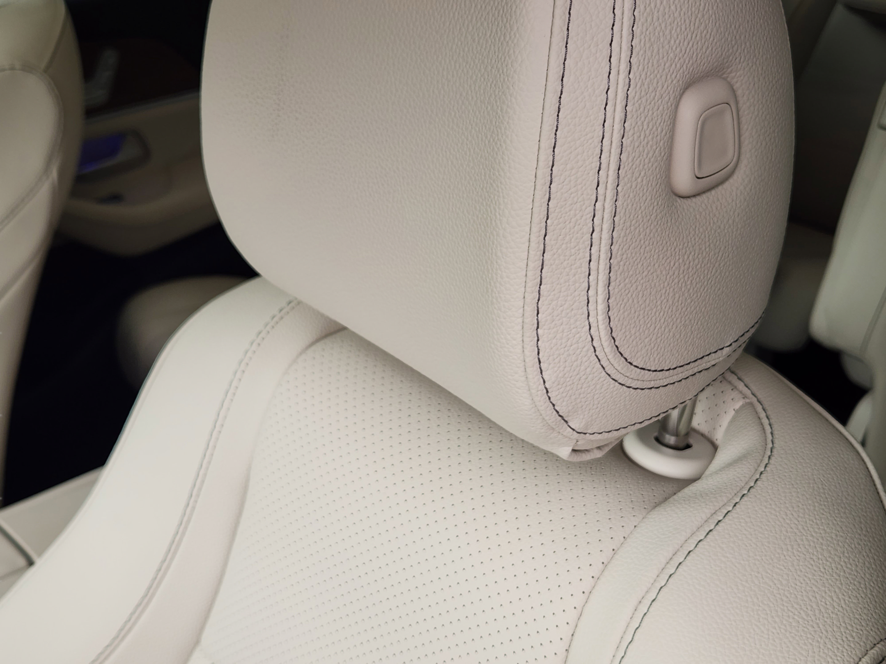 Certified 2025 Mercedes-Benz GLS 450 4MATIC image 8