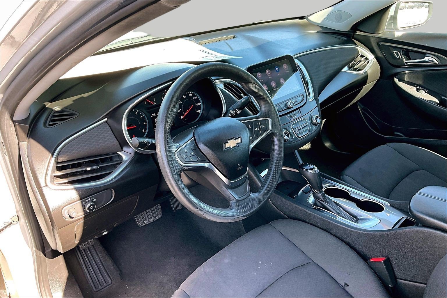 Used 2020 Chevrolet Malibu LT FWD image 12
