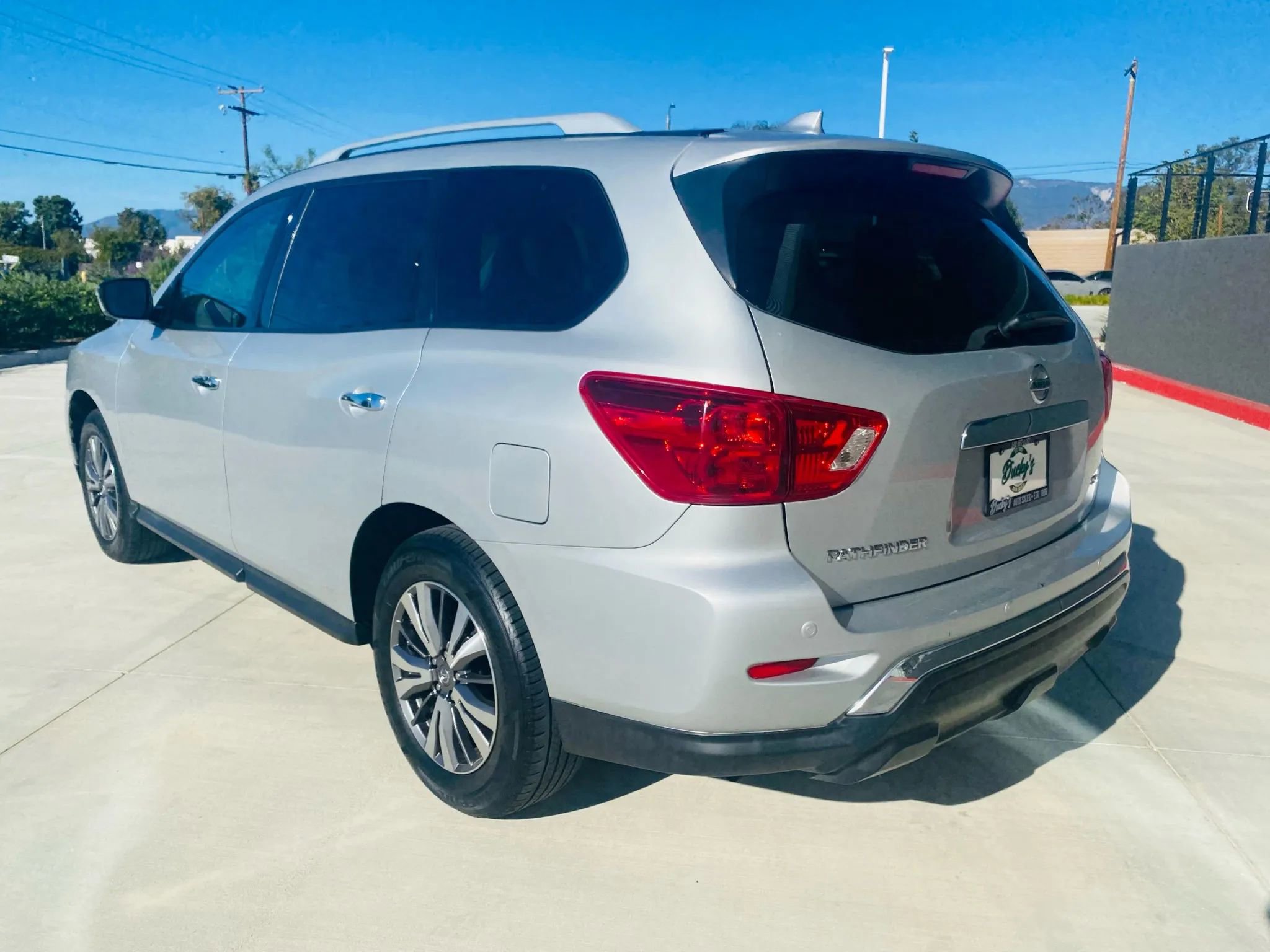 Used 2020 Nissan Pathfinder SL image 39