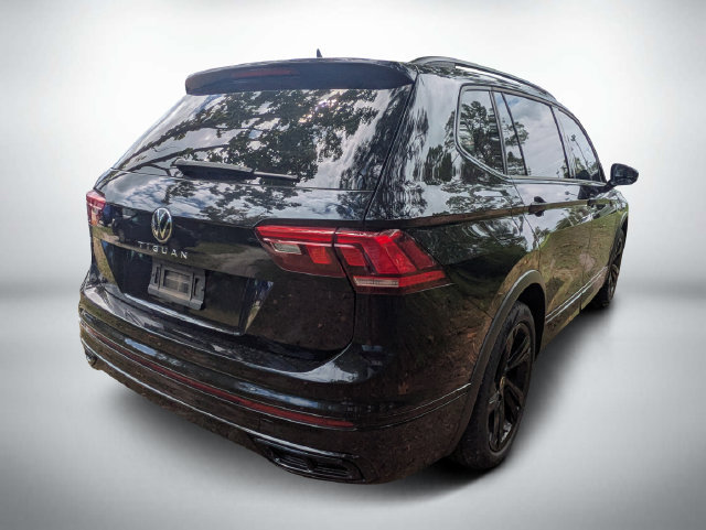 Used 2024 Volkswagen Tiguan SE R-Line FWD image 4