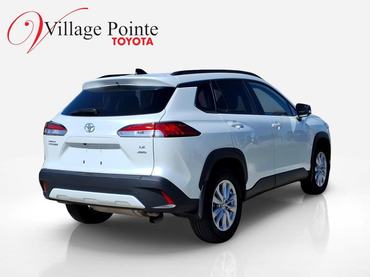 Certified 2025 Toyota Corolla Cross LE w/ Moonroof Package AWD/4WD image 4