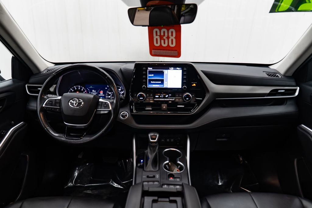 Used 2021 Toyota Highlander XLE image 10