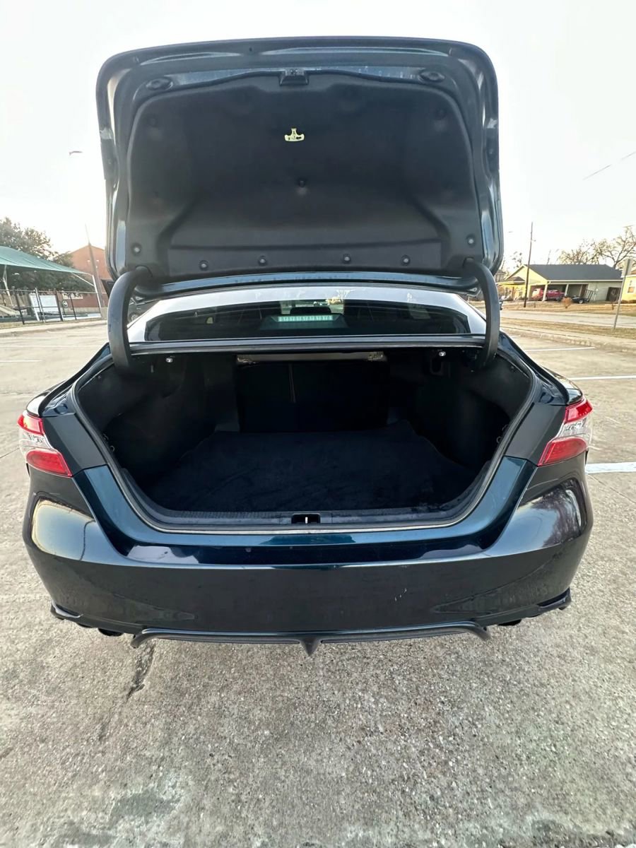 Used 2020 Toyota Camry XSE image 16