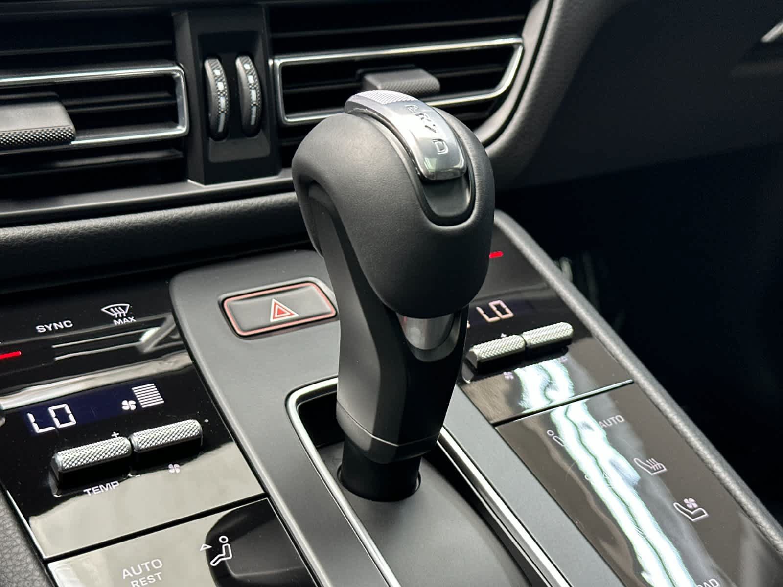 Certified 2025 Porsche Macan AWD/4WD image 24