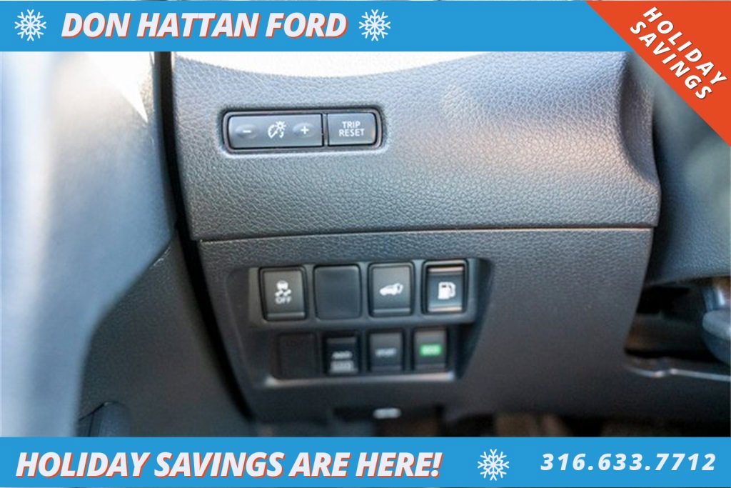 Used 2018 Nissan Rogue SV image 16