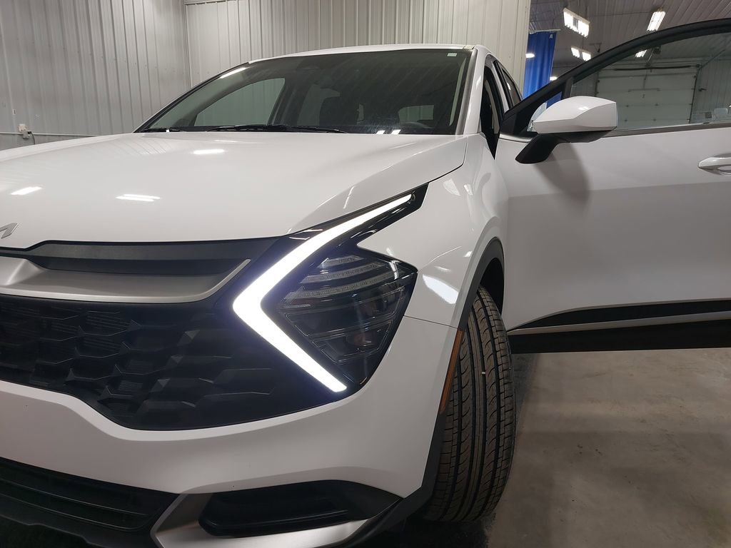 Used 2025 Kia Sportage LX image 30