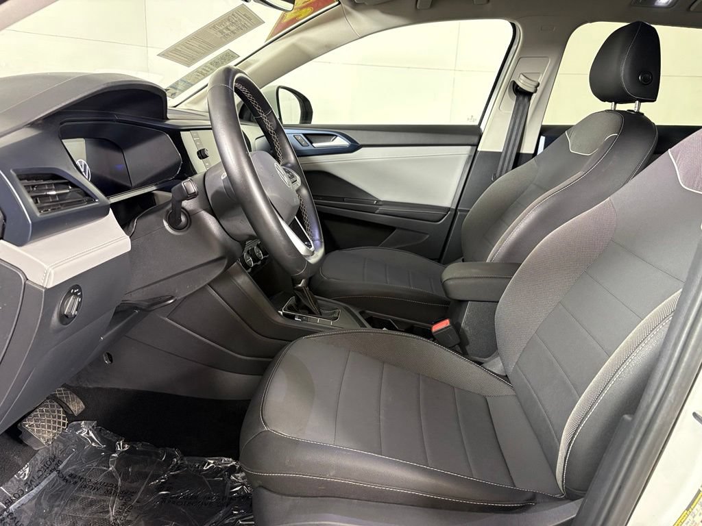 Used 2024 Volkswagen Taos SE FWD image 21
