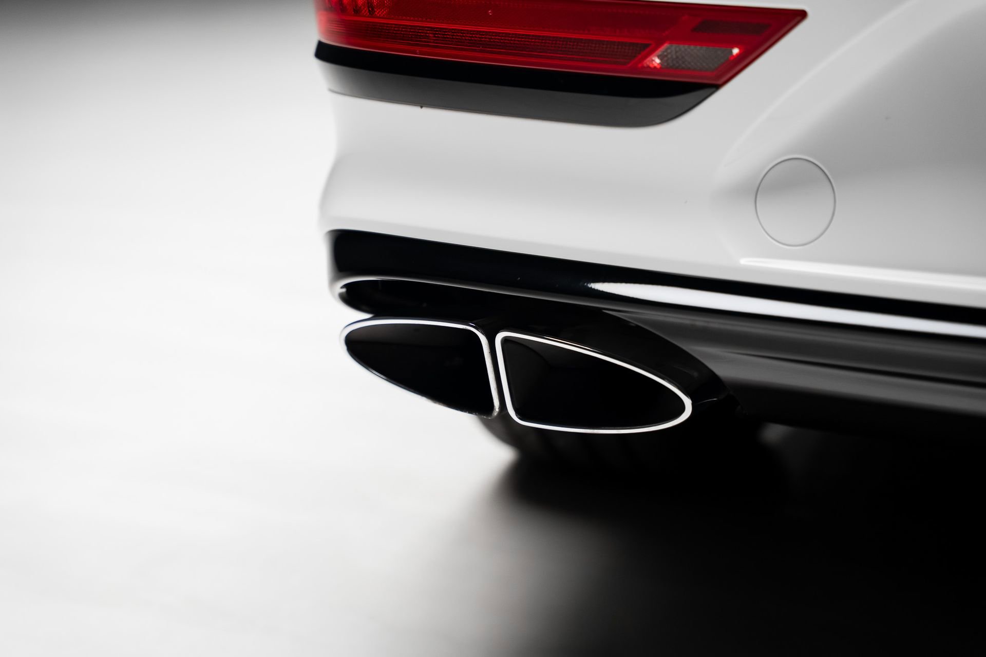 Used 2021 Bentley Bentayga Plug-In Hybrid image 30