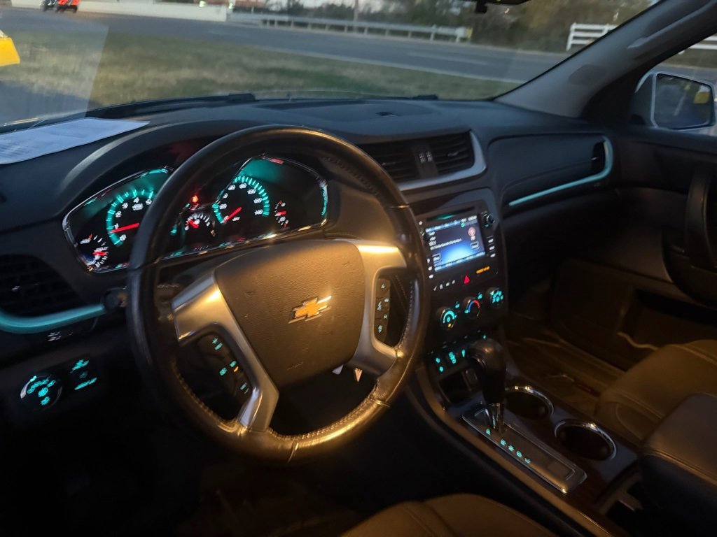 Used 2017 Chevrolet Traverse LT w/ Style and Technology Package image 10